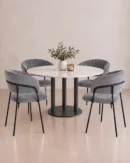 ensemble table ronde et chaises en velours avec accoudoirs