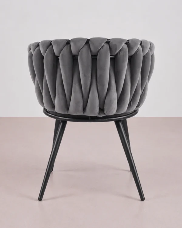 Chaise en velours avec des pieds métalliques
