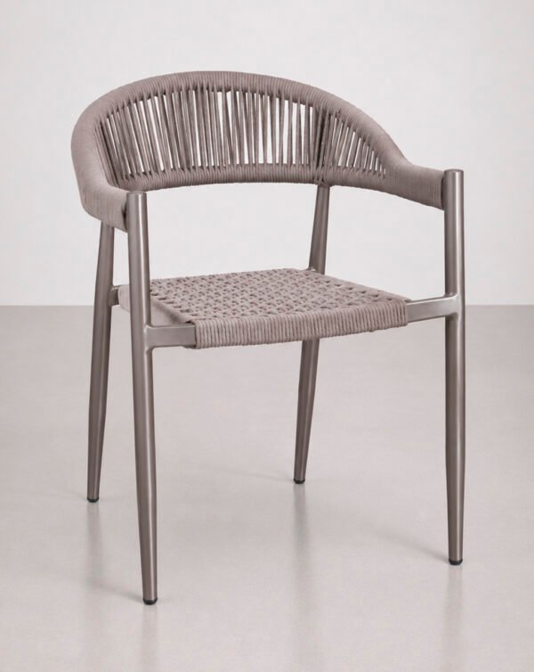 chaise d'extérieur empilable en aluminium gris et corde