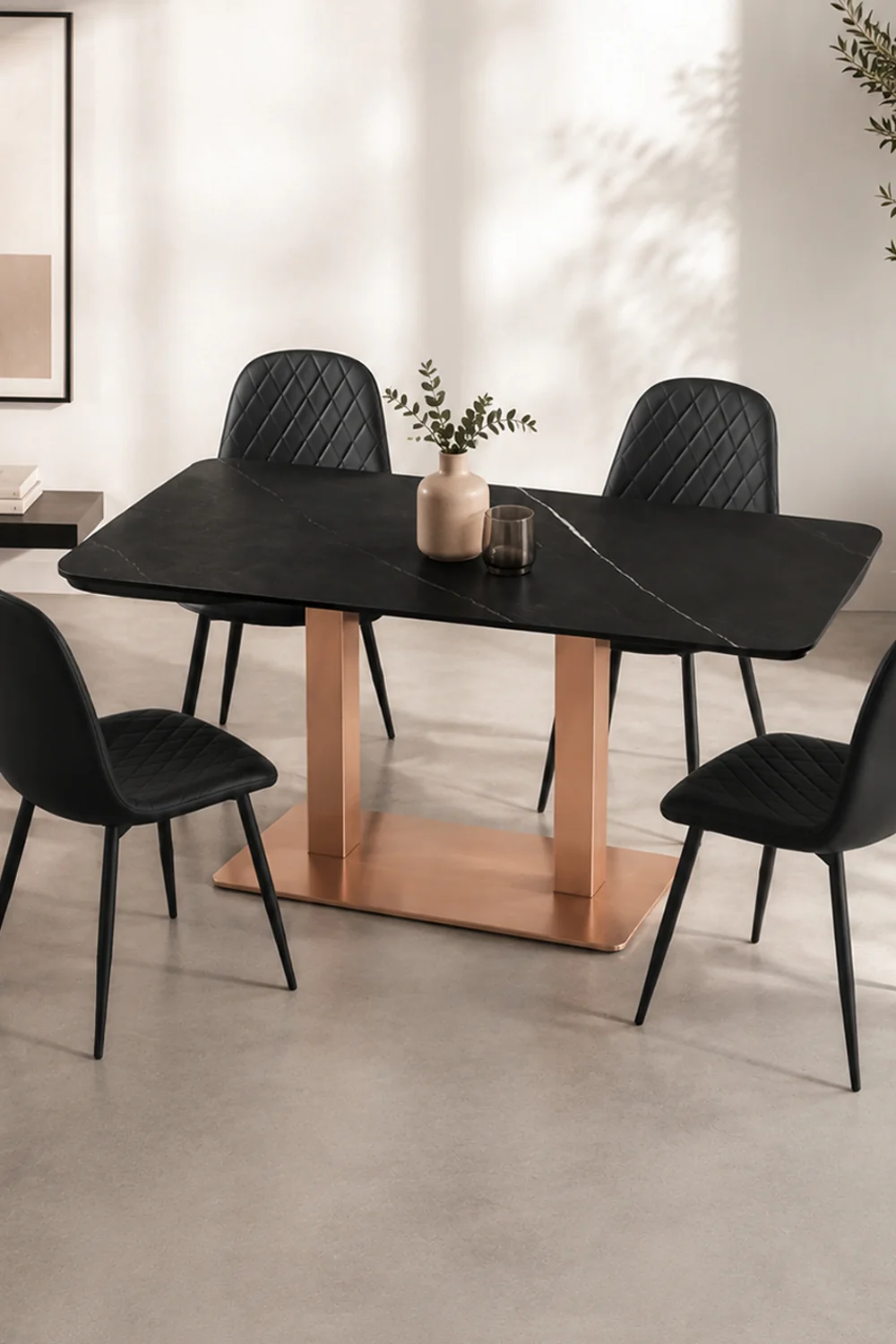 Conjunto de Mesa Comedor y Sillas Tapizadas Guntur
