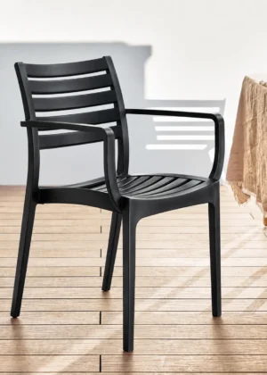 silla balcon apilable negra reposabrazos