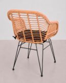 chaise d'extérieur en rotin avec accoudoirs