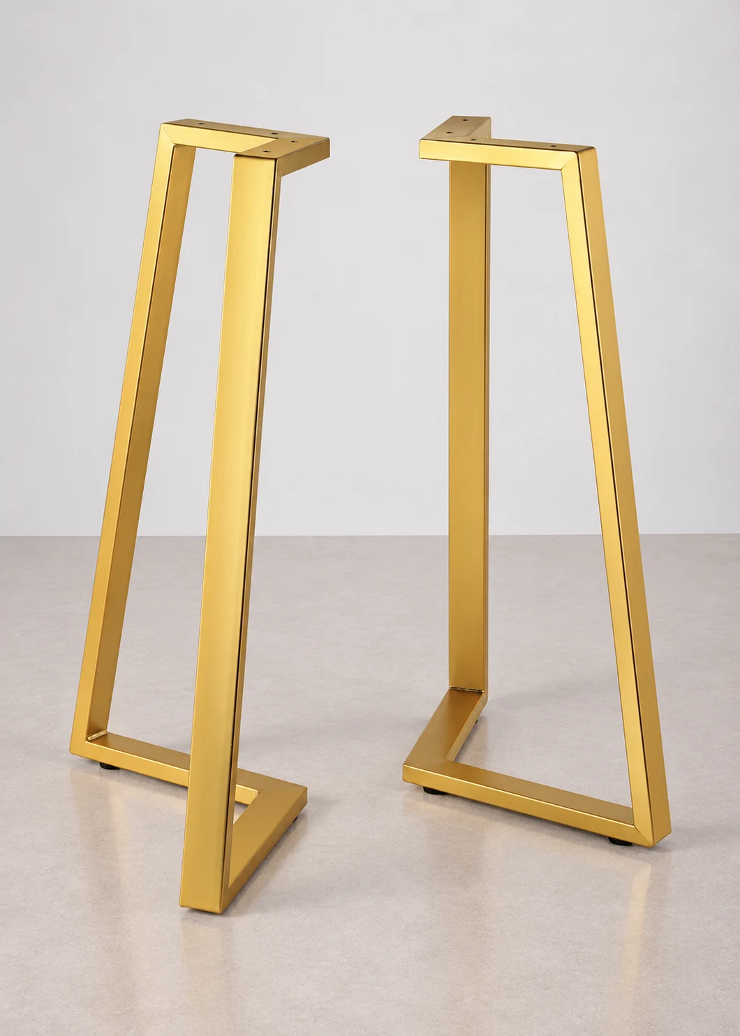 pies de mesa doradas
