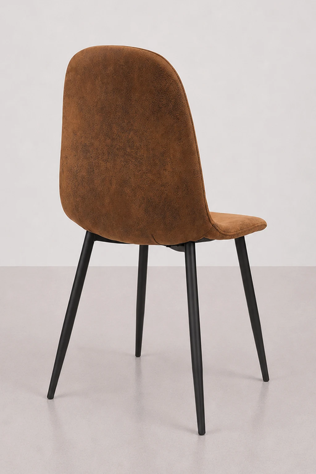 silla acolchada tapizada color cafe