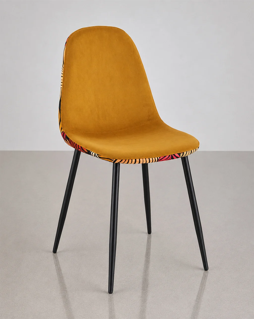 silla terciopelo mostaza