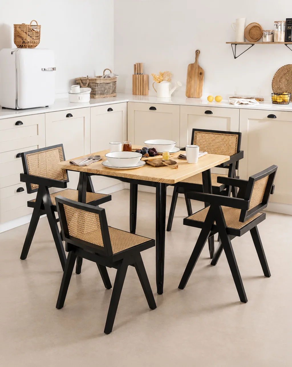sillas y mesa comedor
