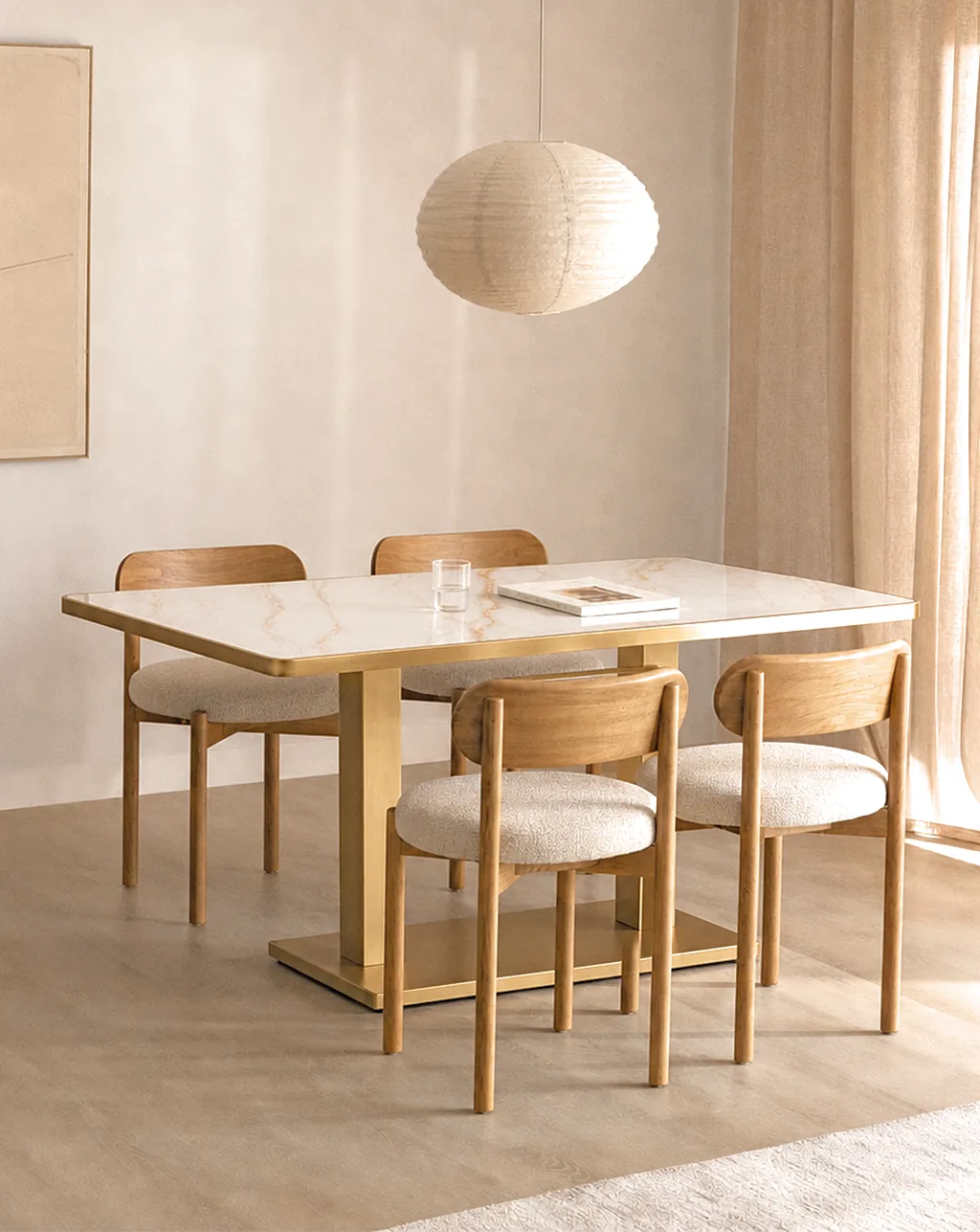 mesa con tablero piedra sinterizada marmol y sillas