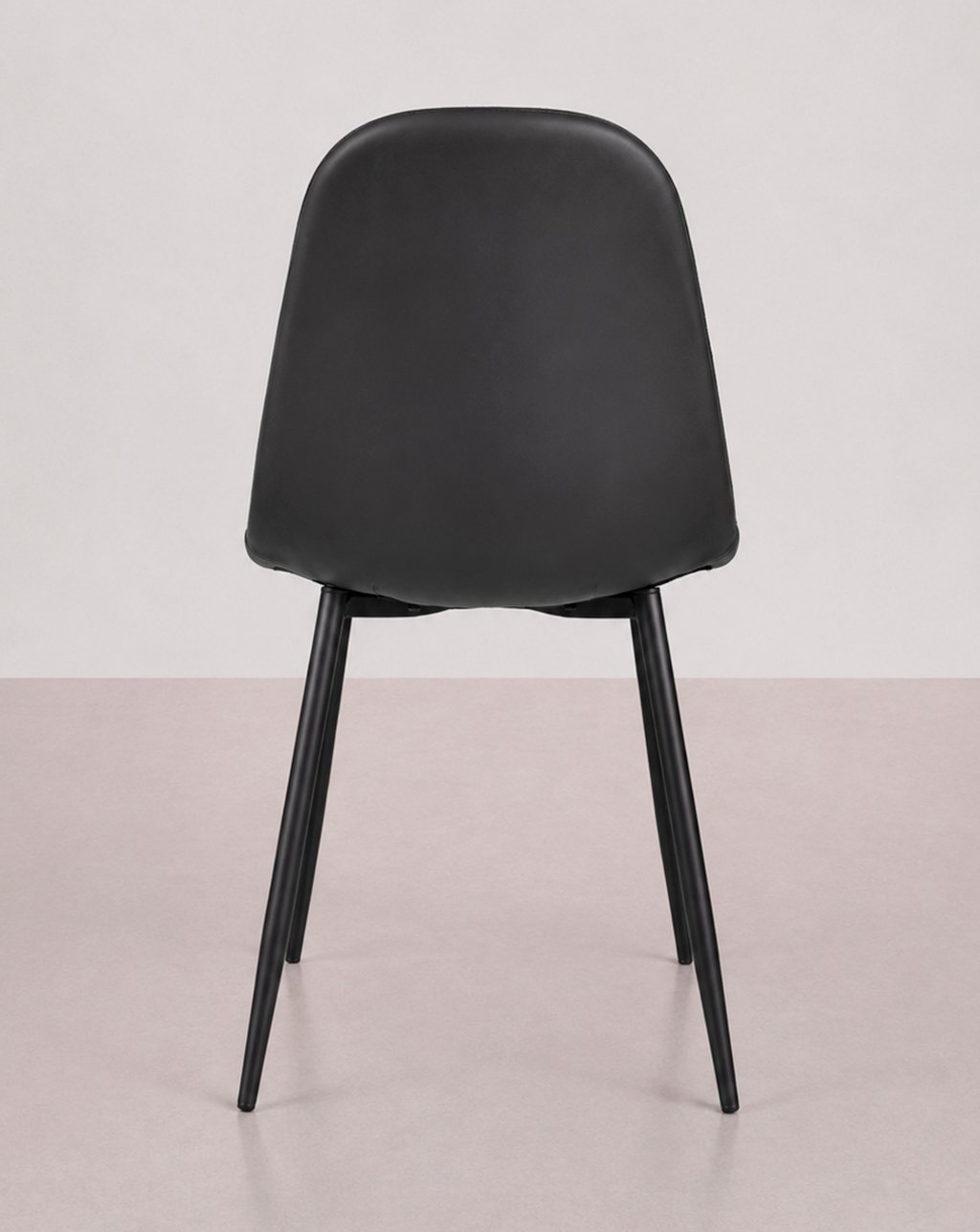 silla tapizada negra