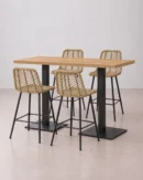 mesa de centro con taburetes