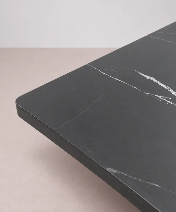 table haute de bar avec tabourets