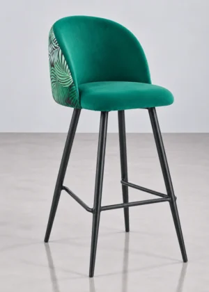 Taburetes altos con patas metálicas
